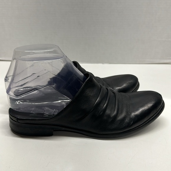 Miz Mooz  Mules Scrunched Leather Slip On Open Back Shoes Black Size 37 US 7 - Picture 1 of 6